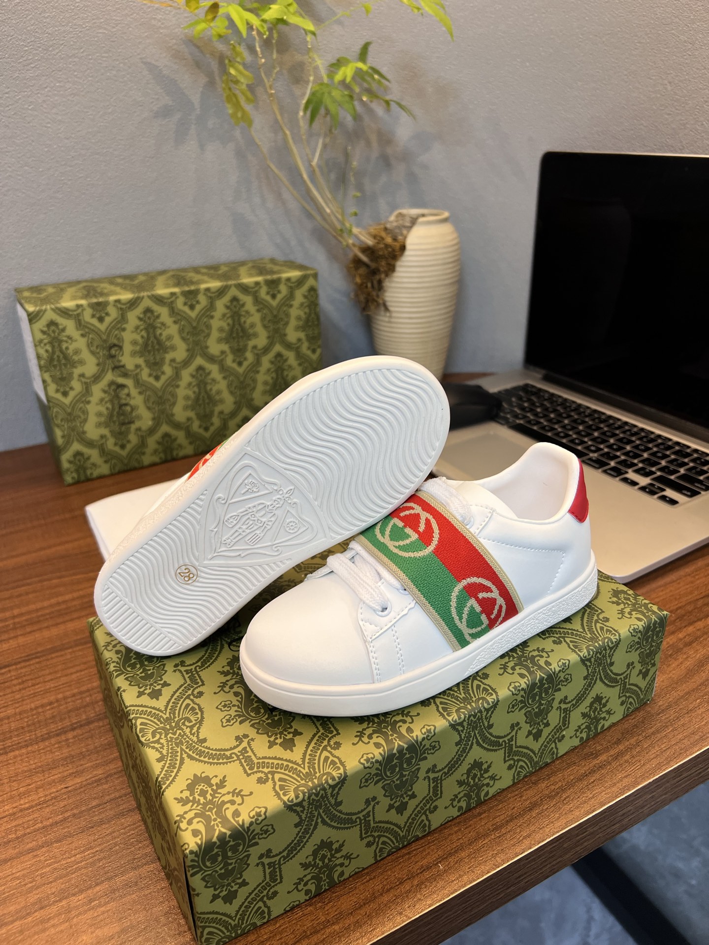 Children's shoes child
